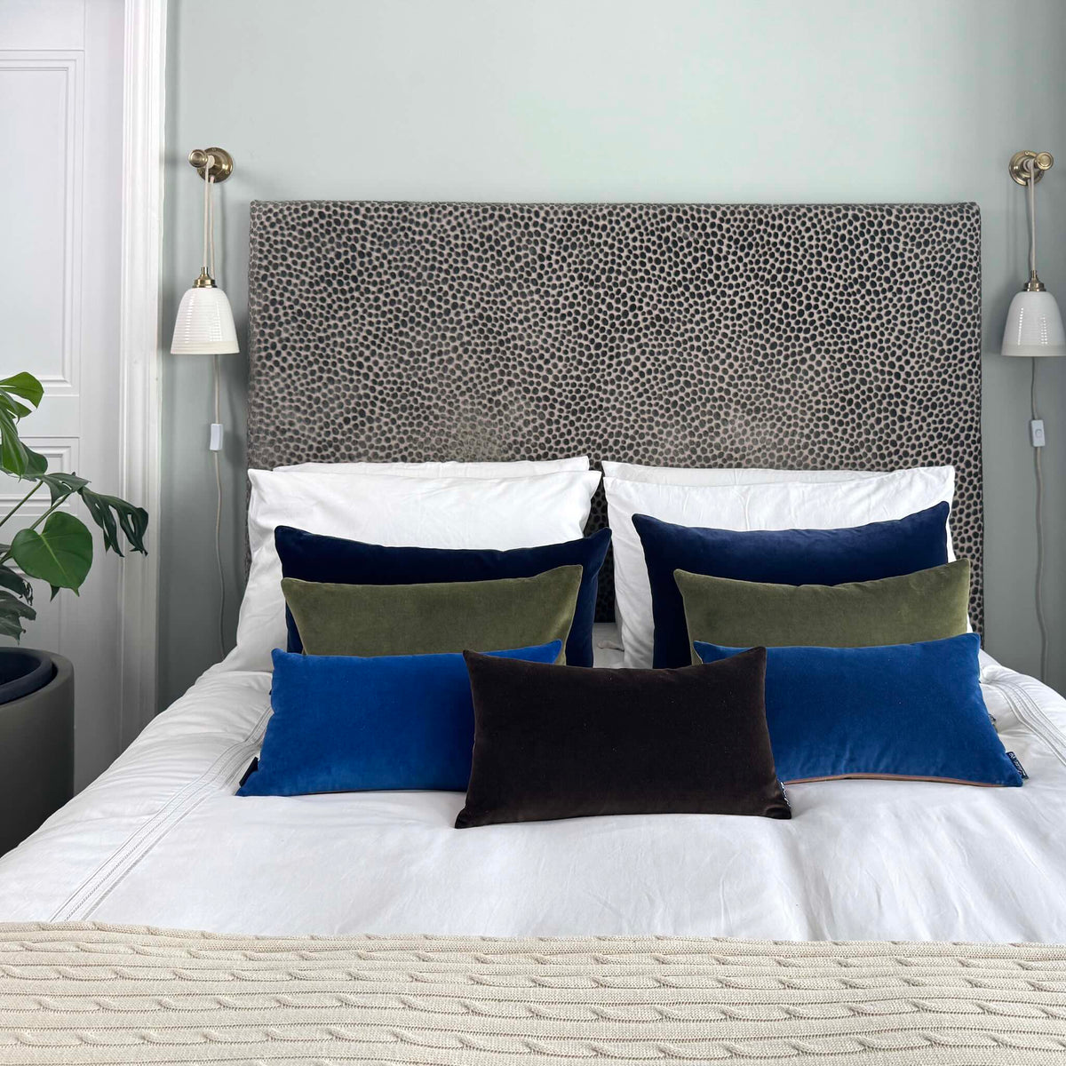 olive green velvet cushion covers with blues in blue room